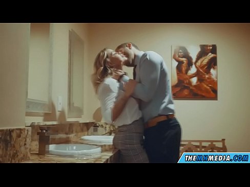 ❤️ Кога бујна русокоса ќе ве заведе во јавен тоалет ❤ Порно кај нас ❌